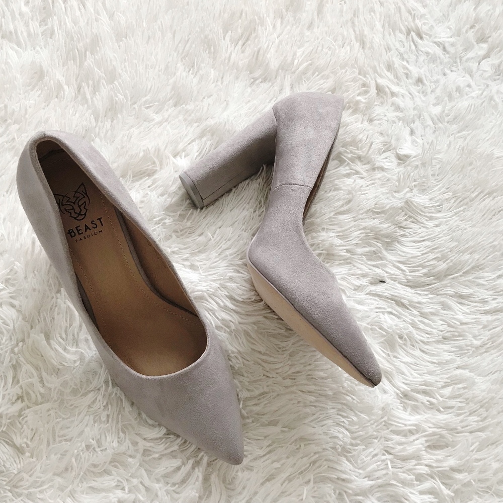 ◦ BEAST FASHION ◦ Light gray suede chunky heels